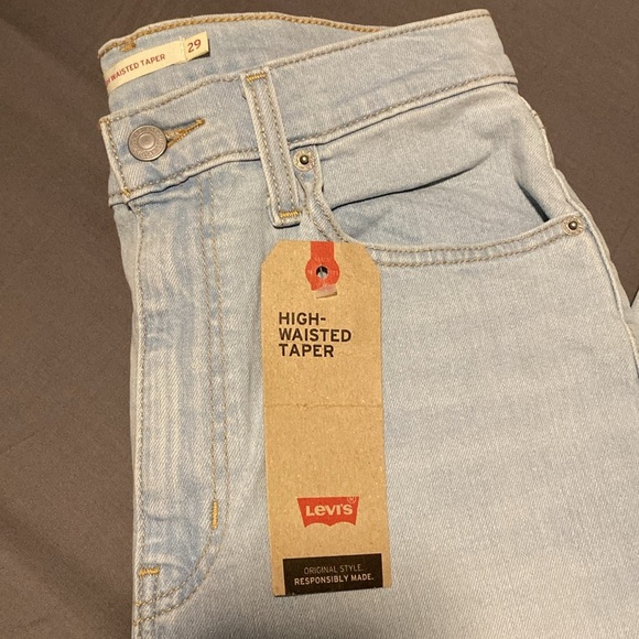Levi’s High Waisted Taper Jeans - Picture 5 of 12